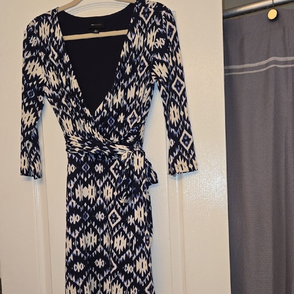 Ann Taylor Black and White Sheath Dress V-Neck 3/4 Sleeve